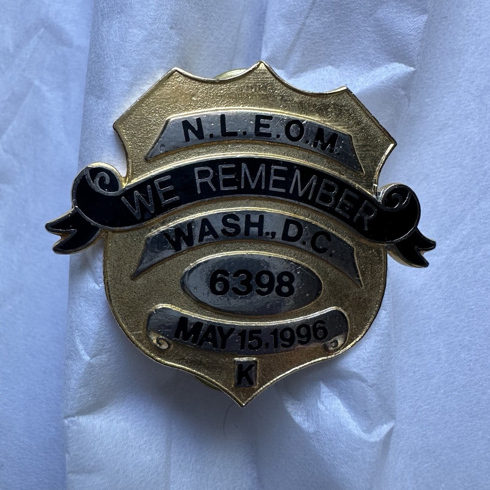 VTG N.L.E.O.M WE REMEMBER Washington DC 6398 May 15,1996 K Gold Tone Police Pin